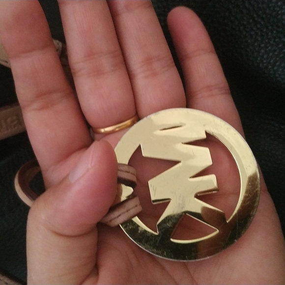 Michael Kors Black Tote bag with Tan straps - Picture 16 of 17